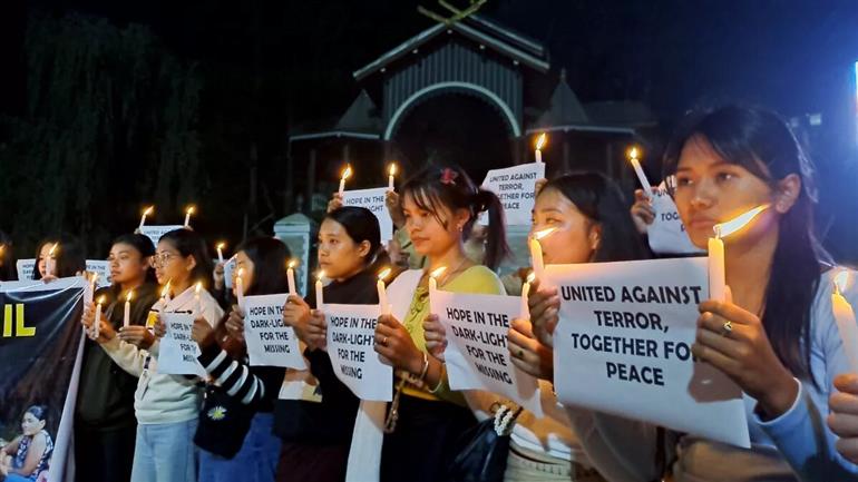 Manipur Violence: मणिपुर में कोकोमी का बड़ा प्रदर्शन, सरकारी कार्यालयों पर जड़ा ताला; अब सात जिलों में इंटरनेट निलंबित