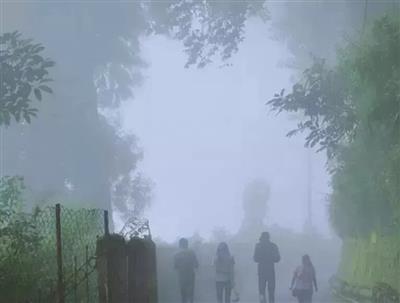 Weather: पहाड़ों पर बर्फबारी, मैदानी क्षेत्रों में हल्की ठंड का अहसास