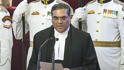 Chief Justice: जस्टिस संजीव खन्ना बने देश के मुख्य न्यायाधीश, राष्ट्रपति मुर्मू ने दिलाई पद की शपथ