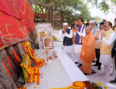 मुख्यमंत्री ने जनपद प्रयागराज के महाकुम्भ नगर में प्रधानमंत्री के कल के प्रस्तावित भ्रमण कार्यक्रम की तैयारियों का स्थलीय निरीक्षण किया