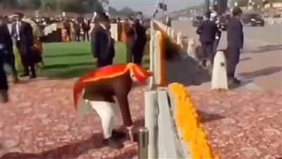 Republic Day 2025: प्रधानमंत्री मोदी ने पेश की मिसाल, कर्तव्य पथ पर उठाया कूड़ा; इस पहल ने जीता लोगों का दिल